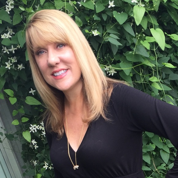 Meet your Posher, Gretchen - Picture 2 of 2